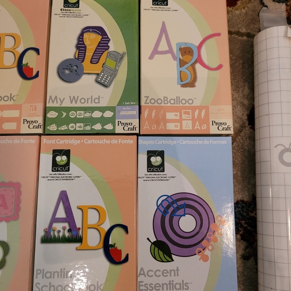 Cricut machine bundle - Picture 9 of 10